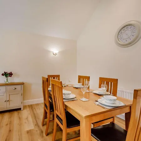 3 Bed In Bedale Oc-88242 Hébergement de vacances